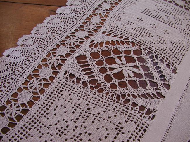 Wonderful table centre in Richelieu, bobbin lace, crochet and irish guipure lace