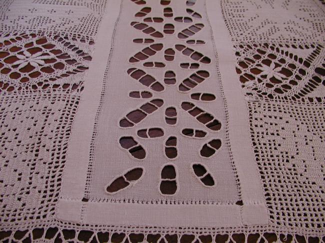Wonderful table centre in Richelieu, bobbin lace, crochet and irish guipure lace