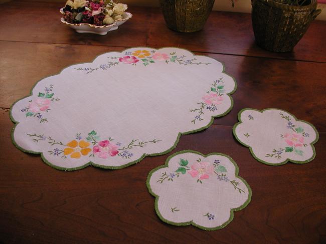 Romantic set with a table centre with hand-embroidered flowers, acidulous colors