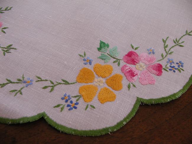 Romantic set with a table centre with hand-embroidered flowers, acidulous colors