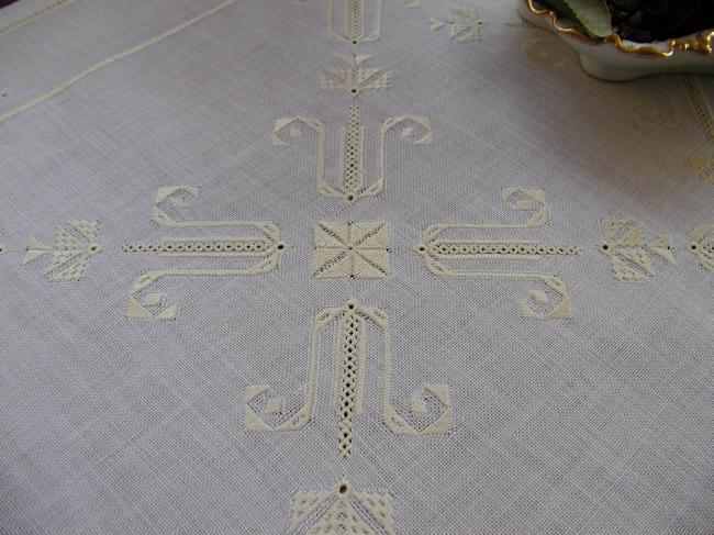 Lovely small table runner with golden norvegian embroidery