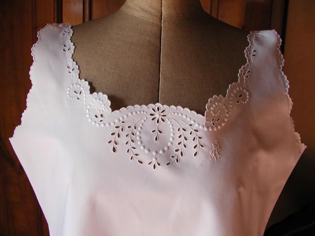 Really breathtaking night dress gown with white and open works, monogram AV