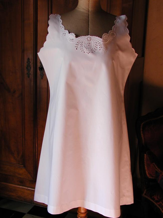 Really breathtaking night dress gown with white and open works, monogram AV
