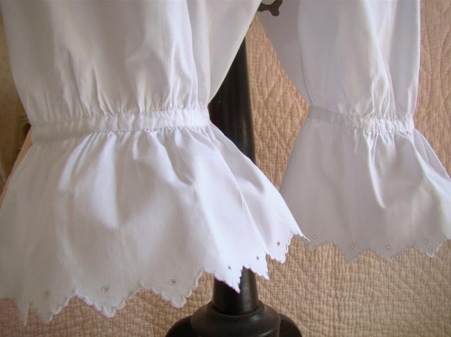 Adorable culotte panty fendue en batiste de lin avec jolie bordure festonnée