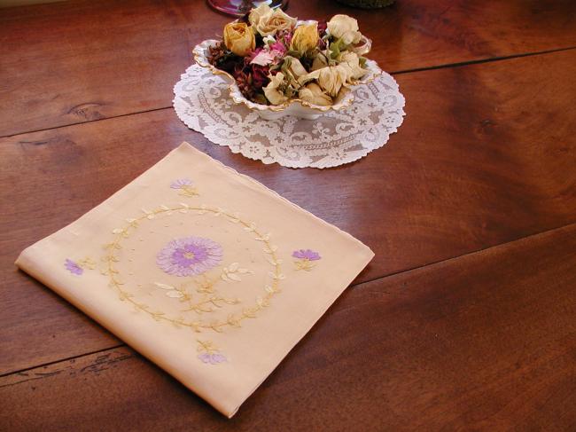 Stunning handkerchief case in silk with embroidery of ribbons depicting flowers