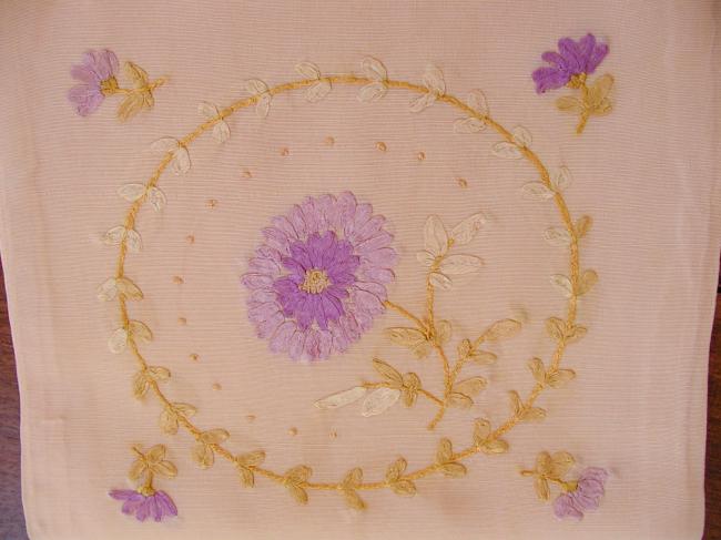 Stunning handkerchief case in silk with embroidery of ribbons depicting flowers