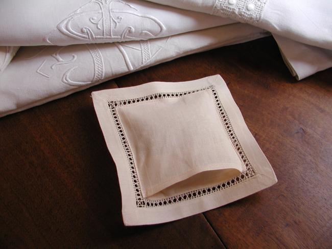 Sweet lavander sachet with hand-embroidered snowballs flowers (ecru)
