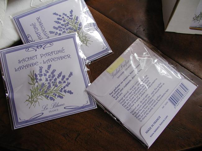 Charmant Sachet parfumé à la Lavande, décor encadré Art Nouveau