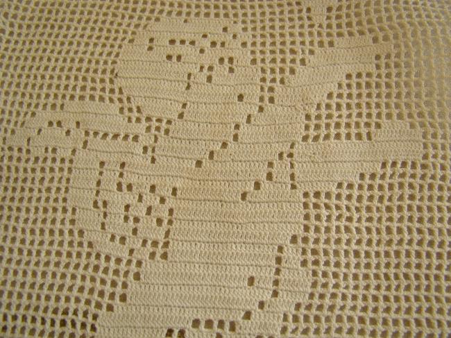Superbe Motif carré en dentelle de filet faite au crochet, ange joueur, 1900