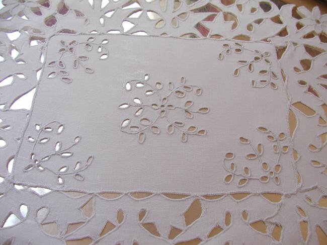 Superb and so romantic Richelieu hand-embroidered table centre