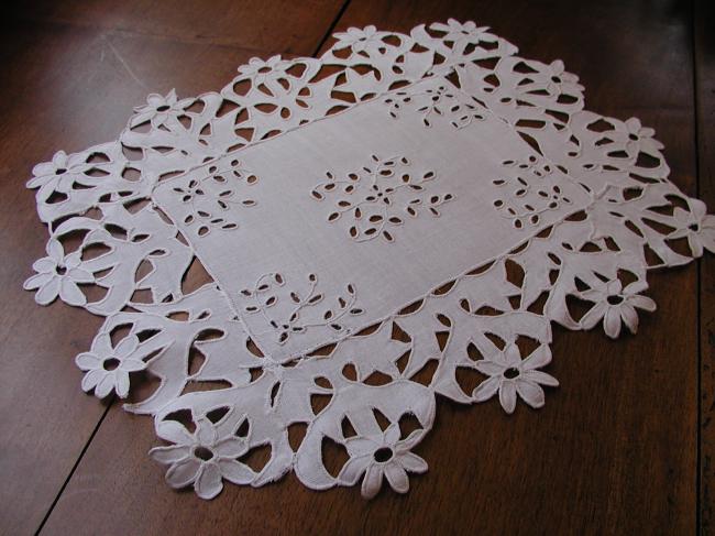 Superb and so romantic Richelieu hand-embroidered table centre