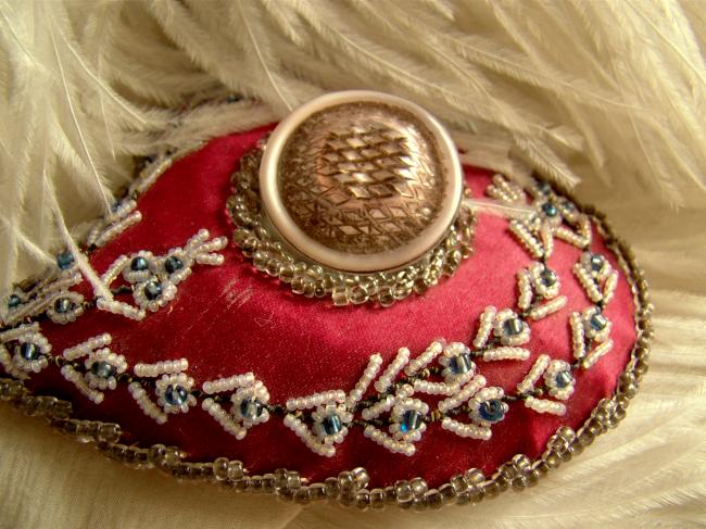 Très beau bouton forme chapeau rond, couleur irisée vieux rose et brun