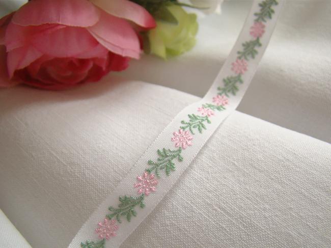 Adorable ruban en coton blanc tissé de fleurs roses et feuillage vert (11mm)