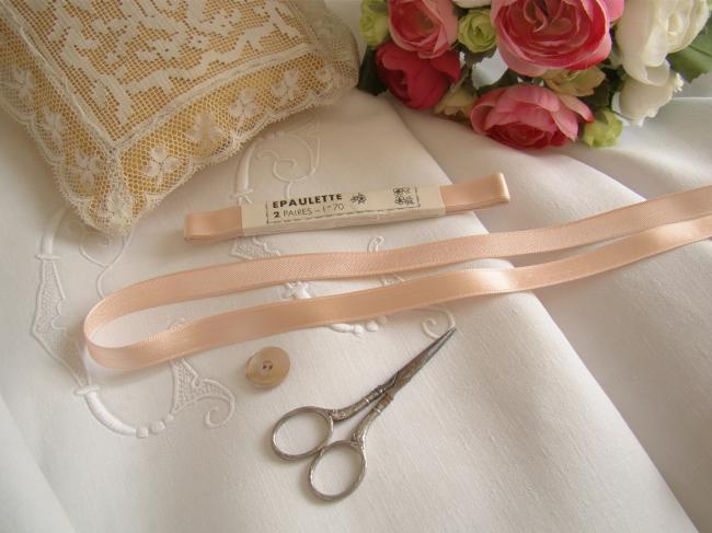 Ancien coupon de ruban satiné rose pêche, réversible, 1,70m en 12mm