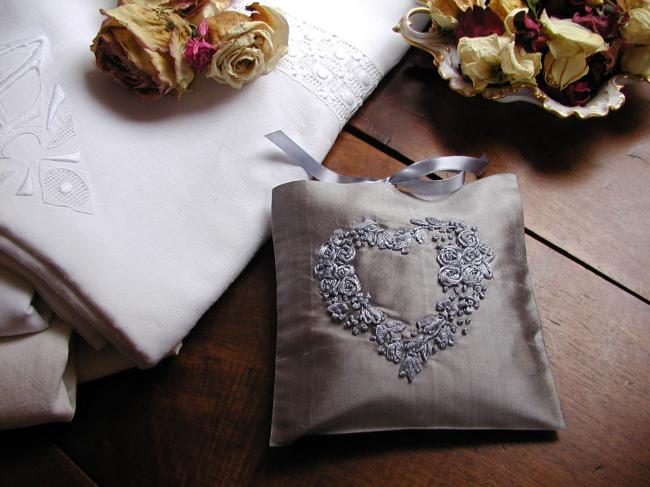 Luxurous lavander sachet in silk with ribbon embroidered heart in pearl grey