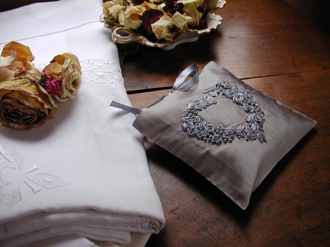 Luxurous lavander sachet in silk with ribbon embroidered heart in pearl grey