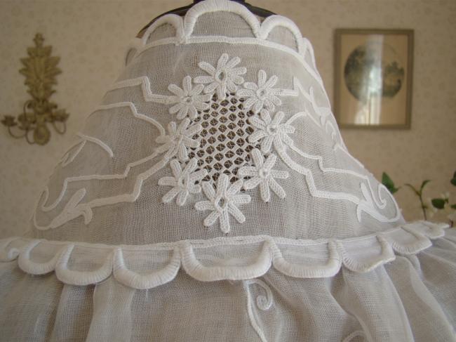 Gorgeous large hand-embroidered collar with festoons and drawn thread work