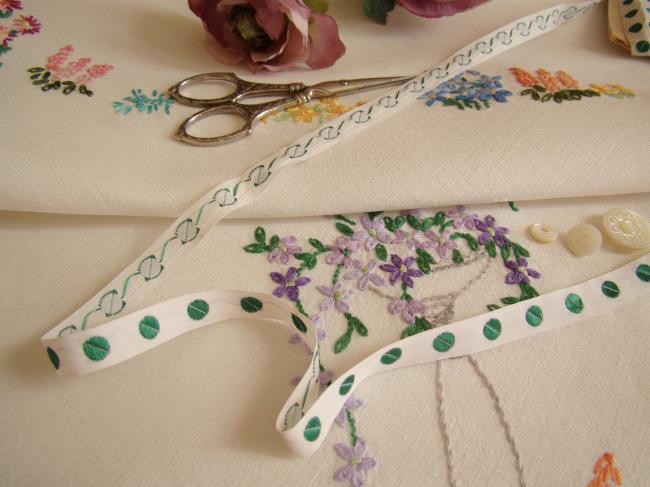 Lovely old little ribbon in white with vowen large dots in green, width 11mm