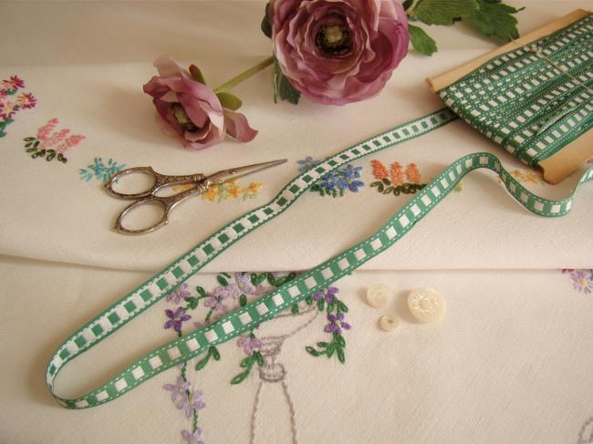 Lovely old little ribbon with vowen in green and white, width 10mm