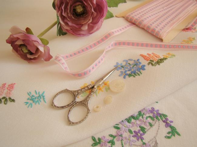 Adorable old little ribbon in white & pink with vowen dots in blue, width 11mm
