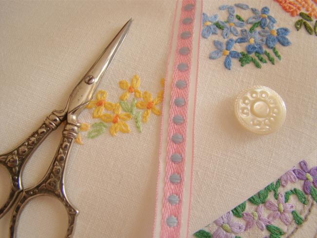 Adorable old little ribbon in white & pink with vowen dots in blue, width 11mm