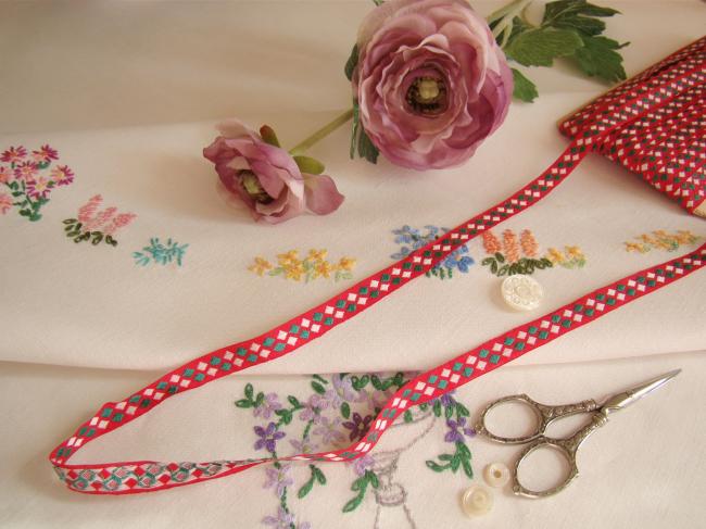 Lovely old little ribbon with vowen in red, rhombus green and white, width 11mm