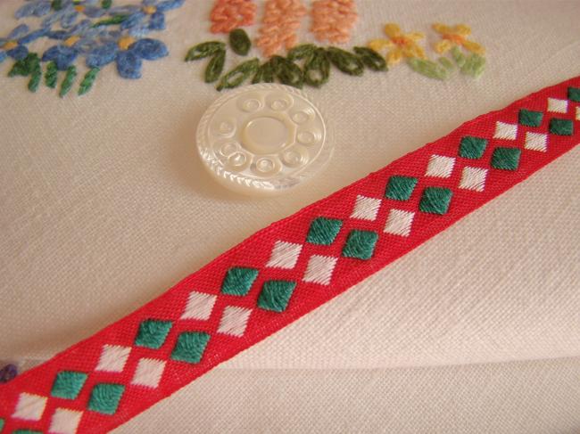 Lovely old little ribbon with vowen in red, rhombus green and white, width 11mm