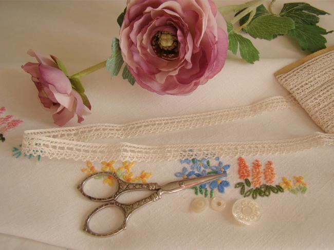 lovely little lace with tiny picots, ecru color , width 14mm