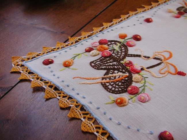 Lovely table centre with hand-embroidered baskets of flowers 1930
