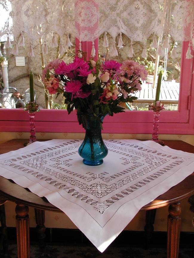 Magnifique nappe ajourée en jours de Cilaos et broderie Ténériffe
