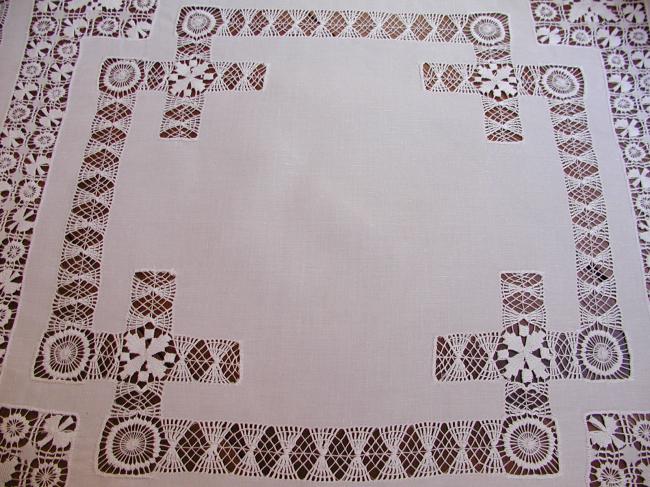 Magnifique nappe ajourée en jours de Cilaos et broderie Ténériffe