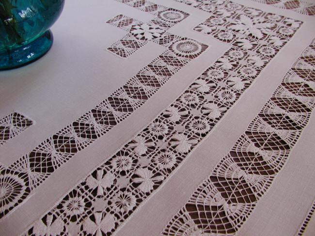 Magnifique nappe ajourée en jours de Cilaos et broderie Ténériffe