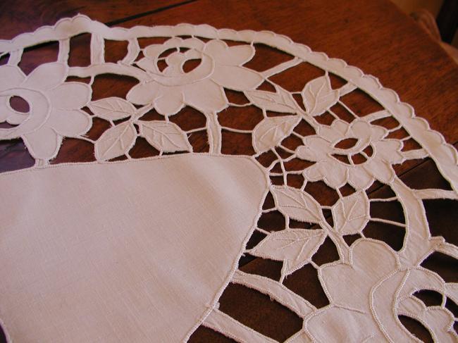 Marvellous table runner with openwork of nymphea with flowers 1900