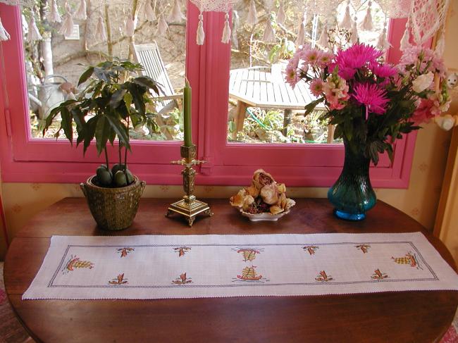 Lovely pinã table runner with hand-embroidered indochineese boats