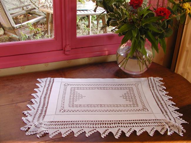 Charmant dessus de table de chevet en jours de Cilaos et Ténériffe