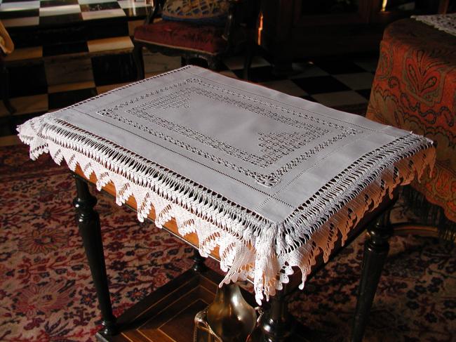 Charmant dessus de table de chevet en jours de Cilaos et Ténériffe