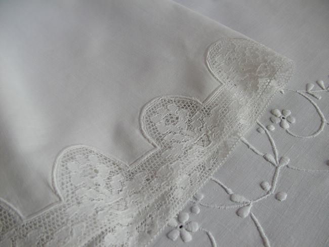 Lovely white panty with Calais lace, entirely handmade 1920