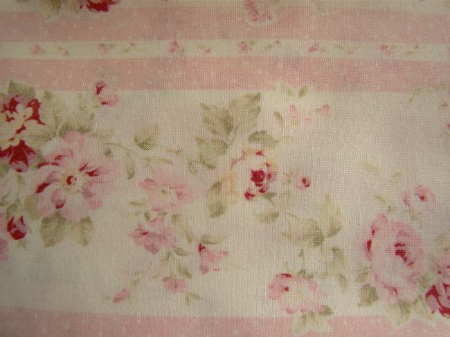 Coupon de coton à fond écru avec roses et feuillage aux couleurs fânées