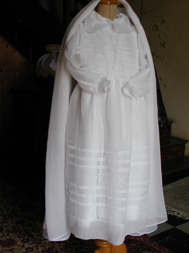 Striking communicant full set in organdi with openwork and appliqué