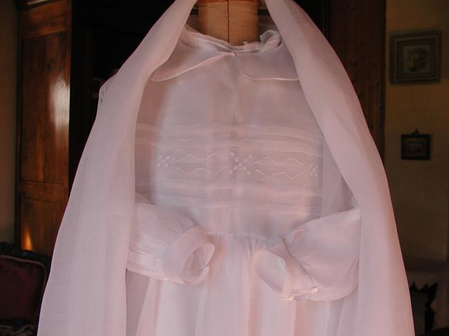 Striking communicant full set in organdi with openwork and appliqué