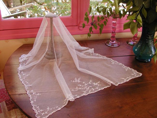 Superb communicant veil in net with Cornely embroidery