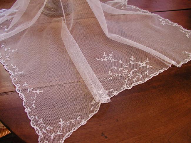 Superb communicant veil in net with Cornely embroidery