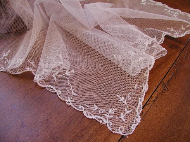 Superb communicant veil in net with Cornely embroidery