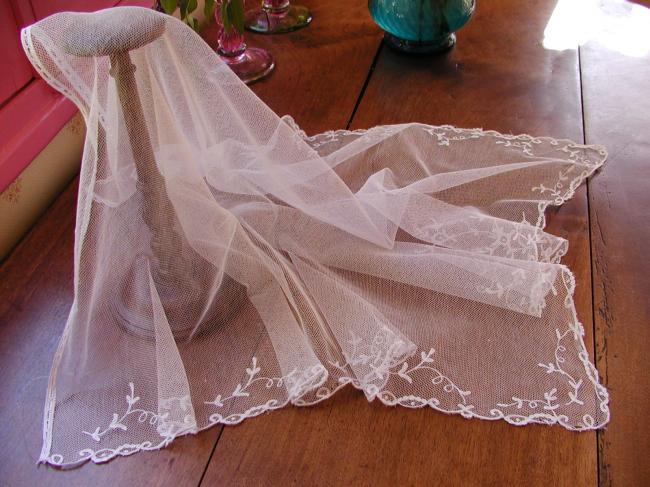 Superb communicant veil in net with Cornely embroidery