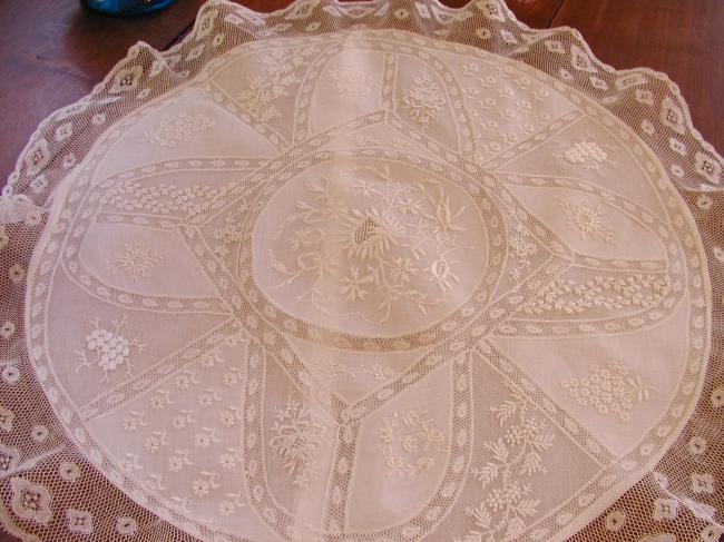 Extraordinary round cushion in fond de bonnet white embroidery&Valenciennes lace