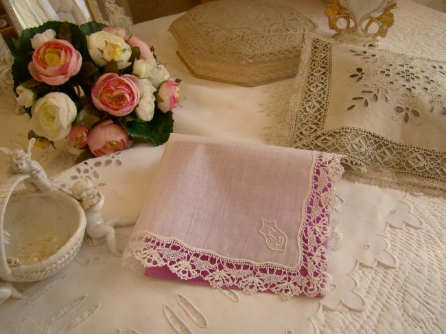 Superb handkerchief in fine lawn with gorgeous Cluny bobbin lace