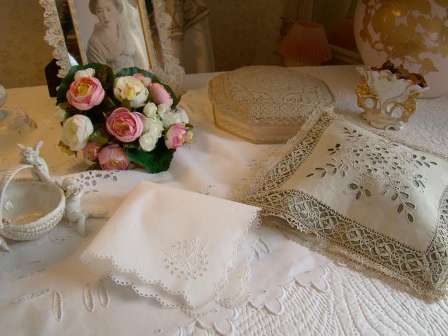 Superb handkerkief with hand-embroidered butterfly and broderie anglaise