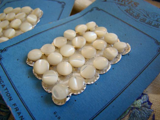 Carte de boutons en nacre 'grain de riz' en barrette pour poupée, Paris Elégant