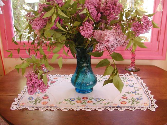 Absolutely gorgeous table runner with hand-embroidered flowers & bobbin lace