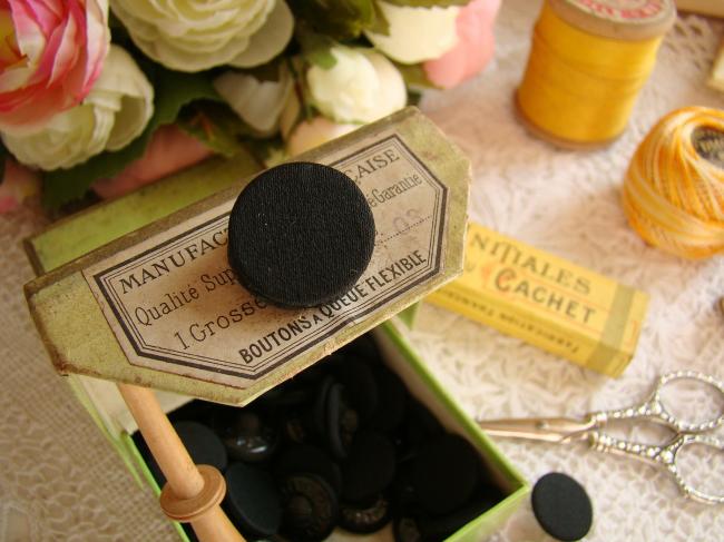 Ancien bouton à queue flexible recouvert de soie noire, 18mm, époque 1900